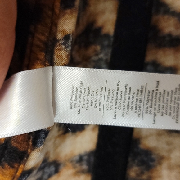 NWOT Lularoe Leopard Christy Tee Shirt - Medium - Picture 4 of 4